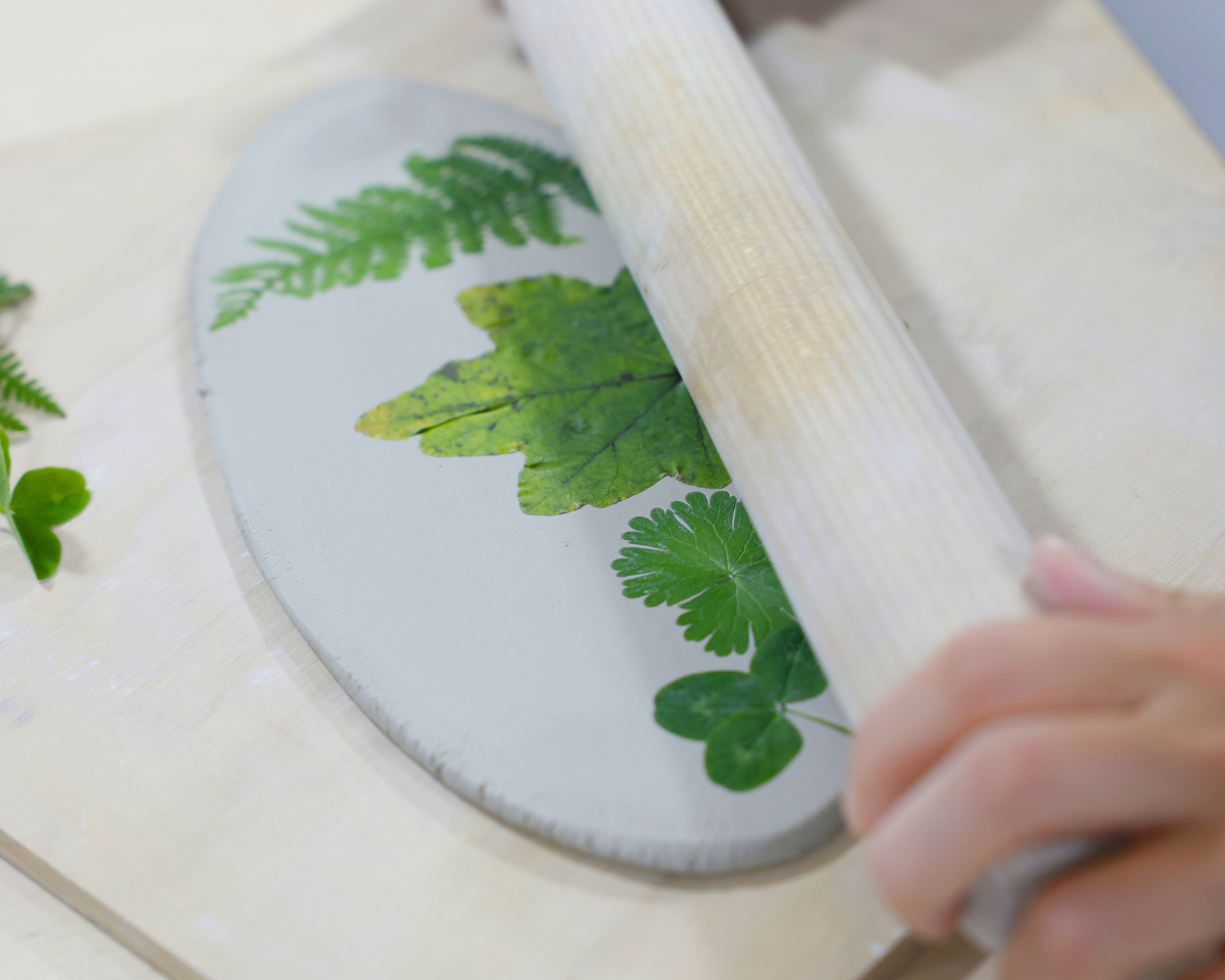 Cerámica con Estampación Botánica